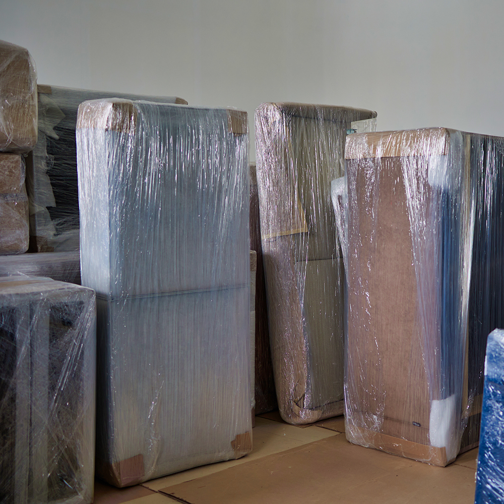 Different parts of the furniture are wrapped in a protective film when disassembled, ready for transportation. A transparent film covers the upholstered parts of furniture for transportation